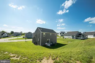 1090 Alder Ct, York, PA 17408 - Photo 3
