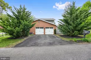 2505 Hepplewhite Dr, York, PA 17404 - Photo 7