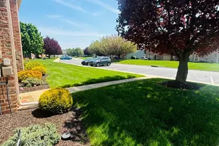 179 Crown Pointe Dr, York, PA 17402 - Photo 3