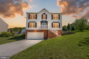 271 Courtney Ct, Spring Grove, PA 17362 - Photo 1