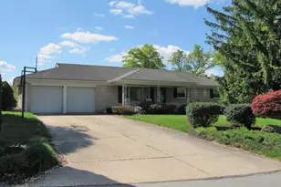 2013 Black Oak Dr, Red Lion, PA 17356 - Photo 1