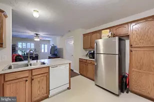 113 Silver Screen Dr, York, PA 17402 - Photo 9