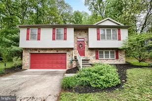 404 Little John Dr, Dillsburg, PA 17019 - Photo 1