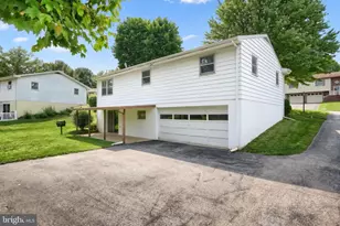457 Holyoke Dr, York, PA 17402 - Photo 3