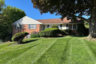 1748 Crescent Rd, York, PA 17403 - Photo 3