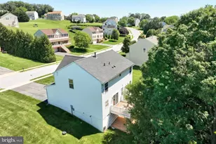 425 Lakeview Dr, Spring Grove, PA 17362 - Photo 9