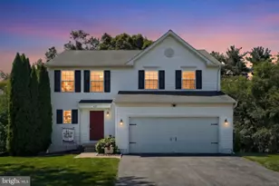 425 Lakeview Dr, Spring Grove, PA 17362 - Photo 1