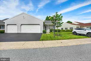 3014 Village Cir W, York, PA 17404 - Photo 3