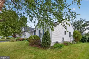275 Silver Maple Ct, Mount Wolf, PA 17347 - Photo 3