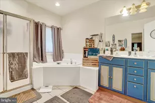 1050 Cranberry Ln W, York, PA 17402 - Photo 17