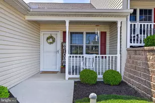 1332 Pleasant View Dr, Spring Grove, PA 17362 - Photo 3