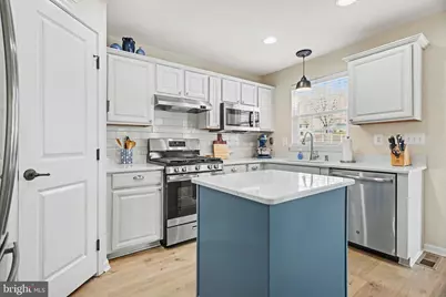 909 Cougar Pointe Circle, Seven Valleys, PA 17360 - Photo 5