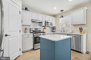 909 Cougar Pointe Cir, Seven Valleys, PA 17360 - Photo 5