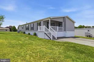 124 Lisa Cir, York, PA 17406 - Photo 1