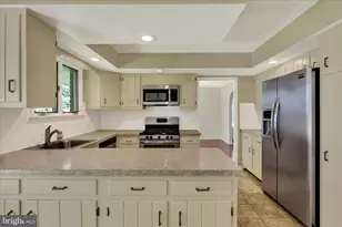 3240 Round Hill Rd, York, PA 17402 - Photo 9