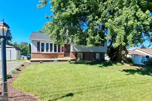 451 Clover Ln, Hanover, PA 17331 - Photo 3