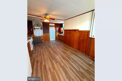 33 W Forrest Avenue, Shrewsbury, PA 17361 - Photo 3