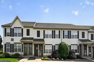 436 Buttonwood Ln, York, PA 17406 - Photo 1