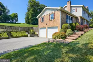 715 Meadowview Dr, Red Lion, PA 17356 - Photo 9
