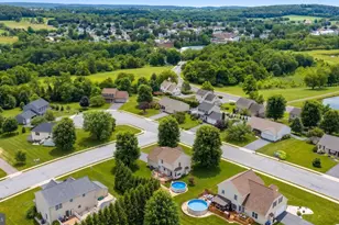 165 Pebble Beach Dr, Mount Wolf, PA 17347 - Photo 27