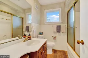 2360 Loucks Rd, York, PA 17408 - Photo 15