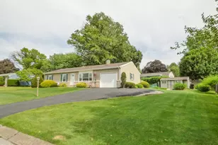 4325 Pinewood Ln, York, PA 17402 - Photo 3