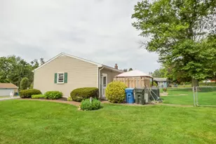 4325 Pinewood Ln, York, PA 17402 - Photo 5