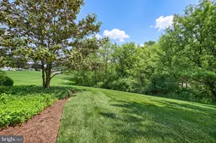 2733 Hunt Club Dr, York, PA 17402 - Photo 5