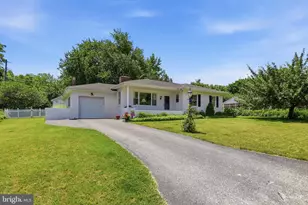 348 Hillside Ln, York, PA 17403 - Photo 3