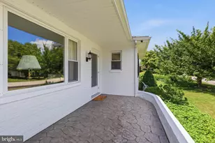 348 Hillside Ln, York, PA 17403 - Photo 5