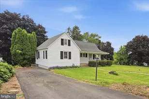 890 Melrose Ln, York, PA 17402 - Photo 3