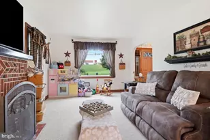 418 E Broadway, Red Lion, PA 17356 - Photo 9