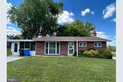 39 E Crestlyn Drive, York, PA 17402 - Photo 1