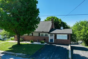 526 E Lancaster St, Red Lion, PA 17356 - Photo 5