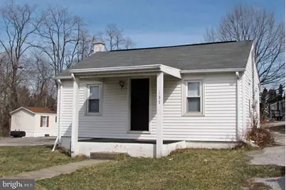 137 N Pear Avenue, Manchester, PA 17345 - Photo 1