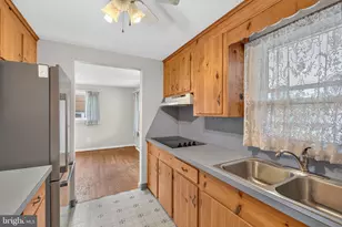 356 E Springettsbury Ave, York, PA 17403 - Photo 9