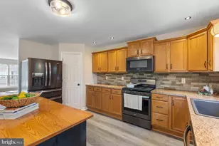 2729 Hunt Club Dr, York, PA 17402 - Photo 9
