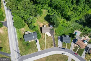 14 Waterfront Dr, Hanover, PA 17331 - Photo 9
