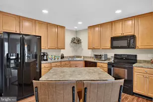 2394 E Slater Hill Ln E, York, PA 17406 - Photo 5