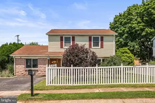 975 Marbrook Ln, York, PA 17404 - Photo 3