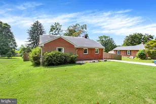 2166 Ridgewood Rd, York, PA 17406 - Photo 3