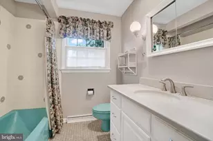 100 Shelbourne Dr, York, PA 17403 - Photo 3