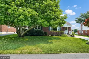 2135 Pleasant View Dr, York, PA 17406 - Photo 3