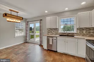 2005 Ashcombe Dr, Dover, PA 17315 - Photo 9