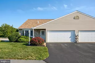 2451 Pin Oak Dr, York, PA 17406 - Photo 3