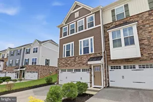 1054 Rosecroft Ln, York, PA 17403 - Photo 3