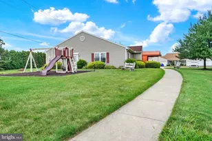 2053 Village Cir E, York, PA 17404 - Photo 25