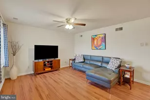 2053 Village Cir E, York, PA 17404 - Photo 5