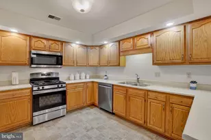 2053 Village Cir E, York, PA 17404 - Photo 11