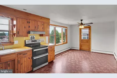 130 W Highland Avenue, Spring Grove, PA 17362 - Photo 7
